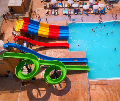 شريحة حمام سباحة مصنوعة من الألياف الزجاجية مناسبة للحديقة المائية والفنادق والمنتجع