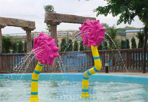 وسادة رش الماء من الألياف الزجاجية مضادة للكهرباء الساكنة للأطفال حديقة رش المياه على شكل زهرة الورد