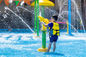 ألعاب حديقة الرش المائية للأطفال ، بندقية مائية دوارة في منطقة الحديقة العامة