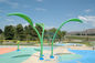 الألعاب المائية في الهواء الطلق الرطب للألعاب المائية الصيفية بأوراق الرش المائية في الحديقة المائية - أخضر