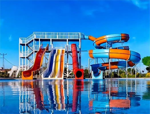 حديقة ترفيهية ركوب الأطفال لعبة الماء الكبيرة المنزلقات 3 أمتار ارتفاع لمسبح