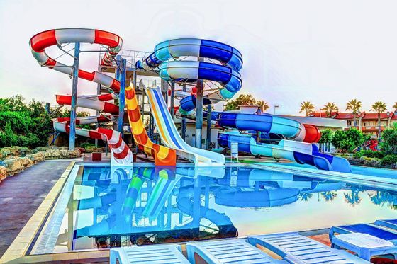 حديقة المياه ملاعب ألعاب أجهزة لعب الألياف الزجاجية المنزلق المداري للأطفال