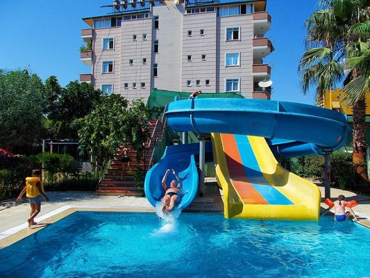 حديقة المياه حمام سباحة تصميم ترفيهي المياه الحلزونية الزجاجي الصناعي