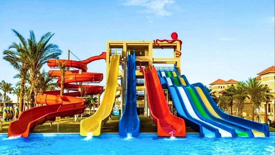 الملعب المائي المنزلق الحلزوني للأطفال حمام سباحة