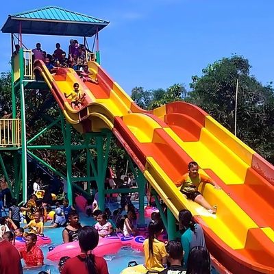 حديقة المياه الموسيقية في الهواء الطلق الملعب المياه المثيرة للاهتمام الزجاجي الصناعي