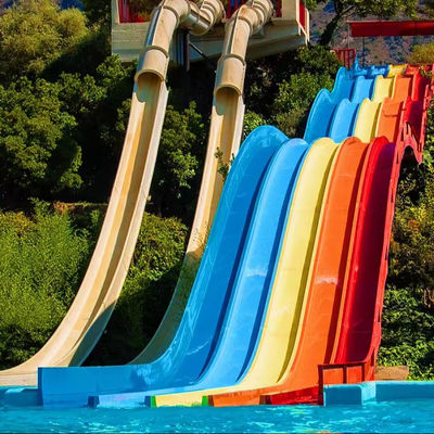 سعر جيد Customized Size Fiberglass Water Park Slide with 6-8mm Thickness and Over 10 Years Service Life الانترنت